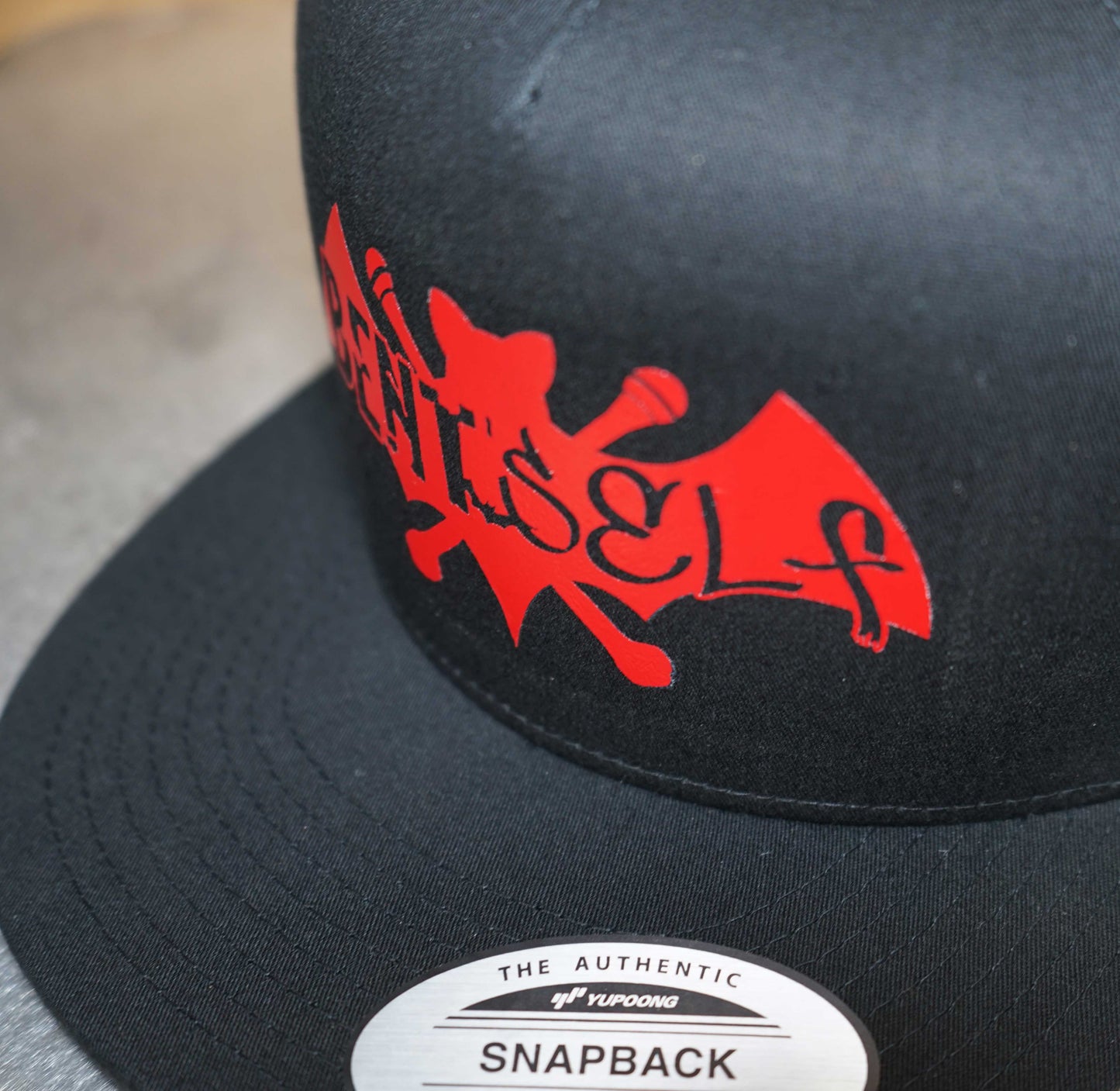 'Bat Logo'Design - (Blk/Red) - Mesh Snapback Hat