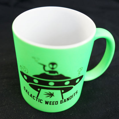 Bent Self'Galactic Weed Bandits Solol Alien' (Mug) flo-green