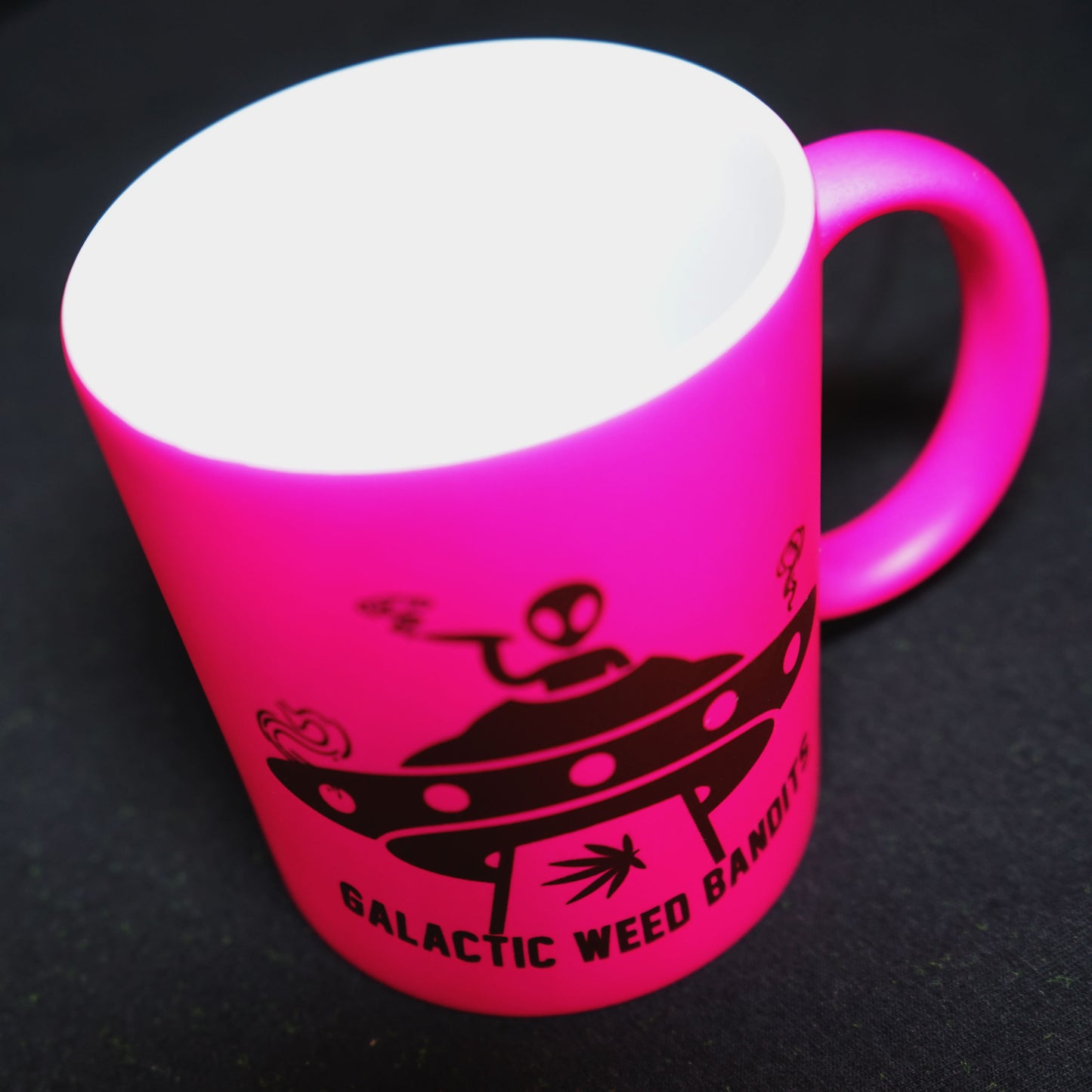 Bent Self'Galactic Weed Bandits Solol Alien' (Mug) flo-pink